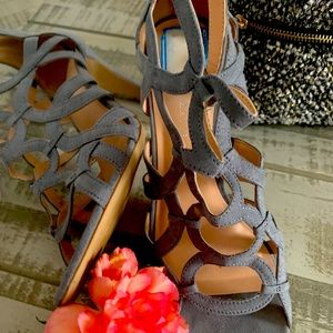 Kelly and Katie size 10 gray strapped sandals heel